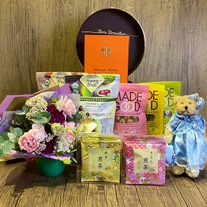 MD-HA15 Reign Deluxe XO Sauce, Sencha and Organic Dried Fruit Hamper